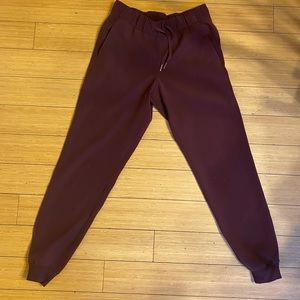 Lululemon On the Fly Joggers, size 4